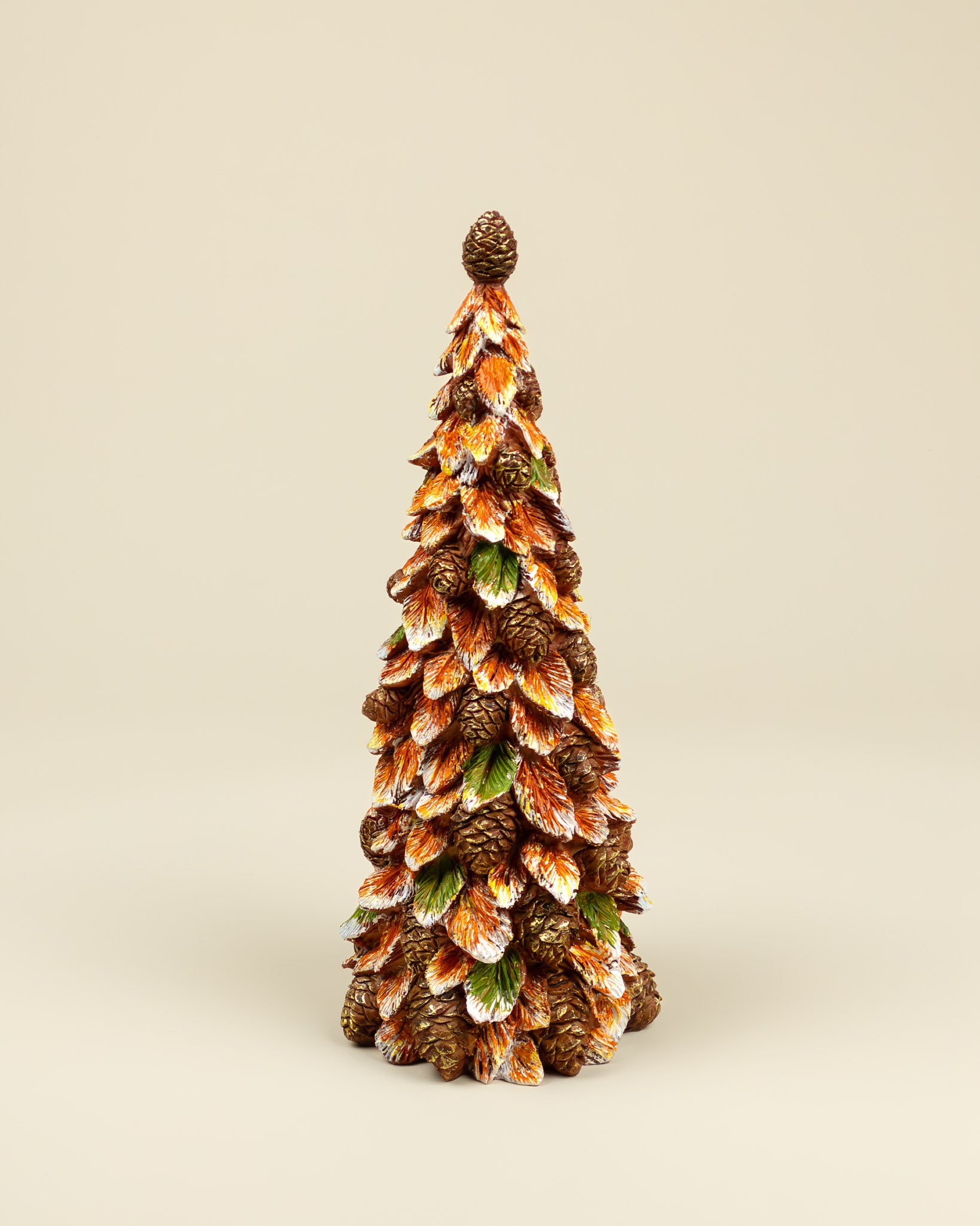 Albero decorativo autunnale con foglie e pigne