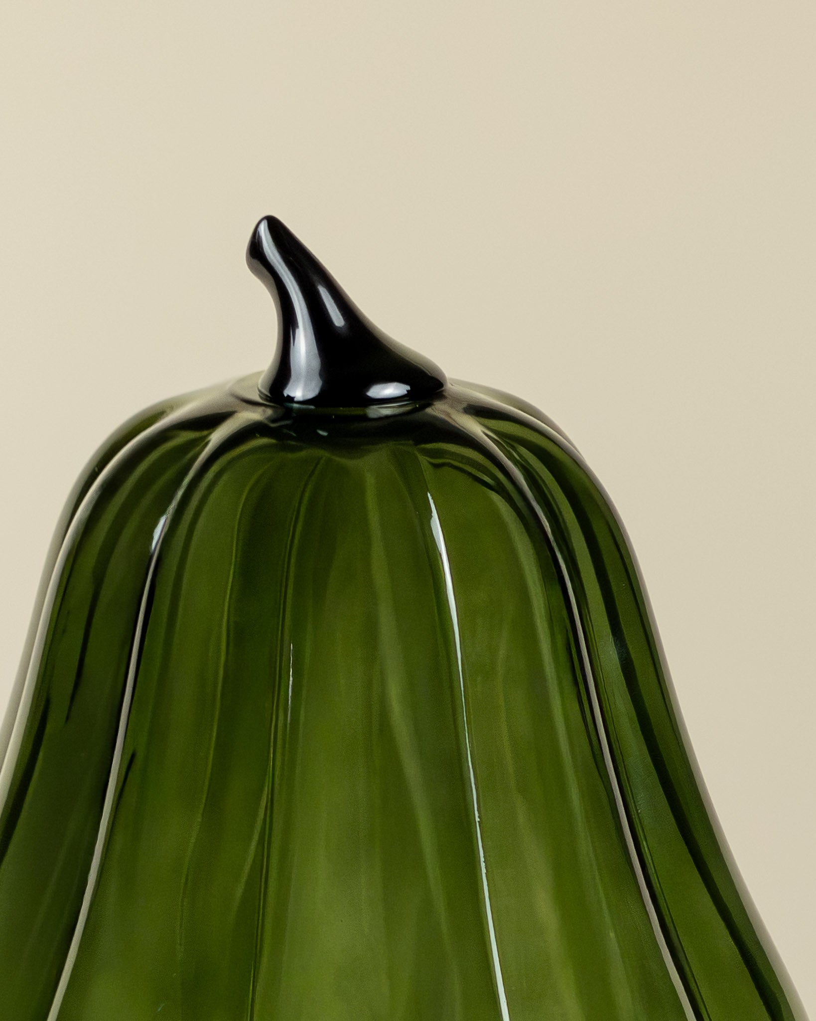 Zucca decorativa in vetro verde oblunga