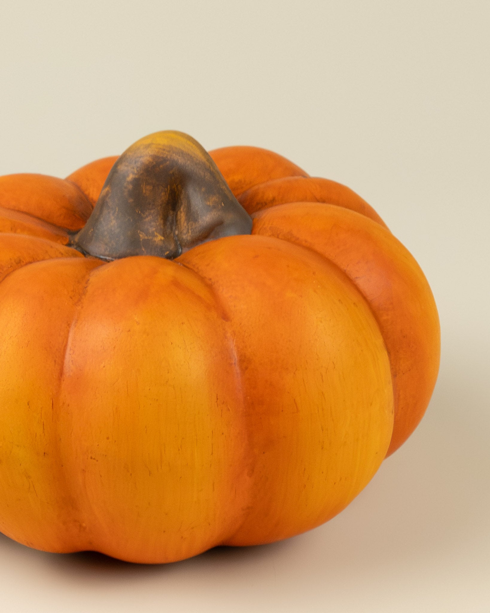 Zucca decorativa in argilla arancione – Media